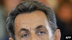 Sarkozy, Başbakanını Değiştirmedi